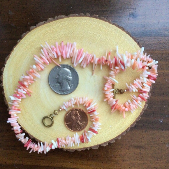 Pink and white coral chip necklace - Picture 3 of 7
